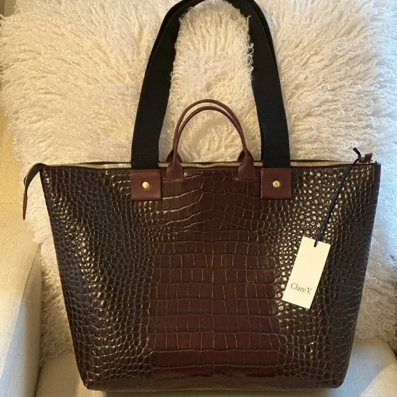 Clare V. LE ZIP SAC - SOLD OUT online
Elegant Burgundy Crocodile-Embossed Tote - Picture 6 of 7